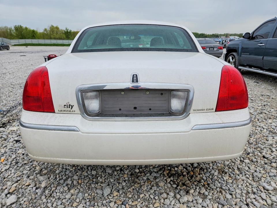 Aukcja sprzedaży 2010 Lincoln Town Car, vin: 2LNBL8CV2AX752562, numer aukcji: 53003526