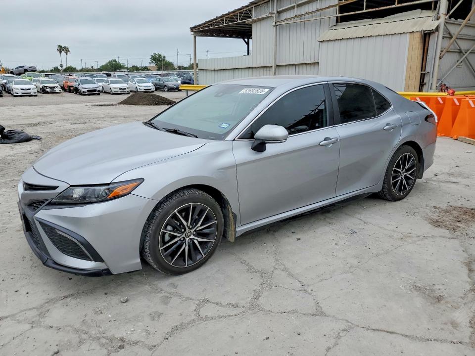 Auction sale of the 2022 Toyota Camry, vin: 4T1G11AK2NU646296, lot number: 52692826