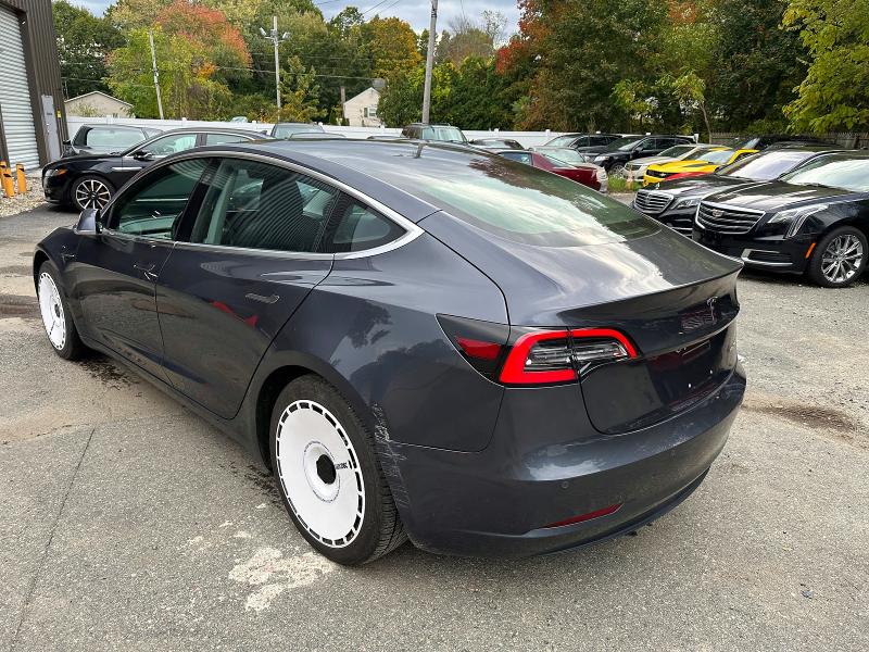 52305376 :رقم المزاد ، 5YJ3E1EB1JF119421 vin ، 2018 Tesla Model 3 مزاد بيع