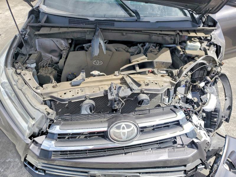 55040906 :رقم المزاد ، 5TDDZRFH1KS961487 vin ، 2019 Toyota Highlander مزاد بيع