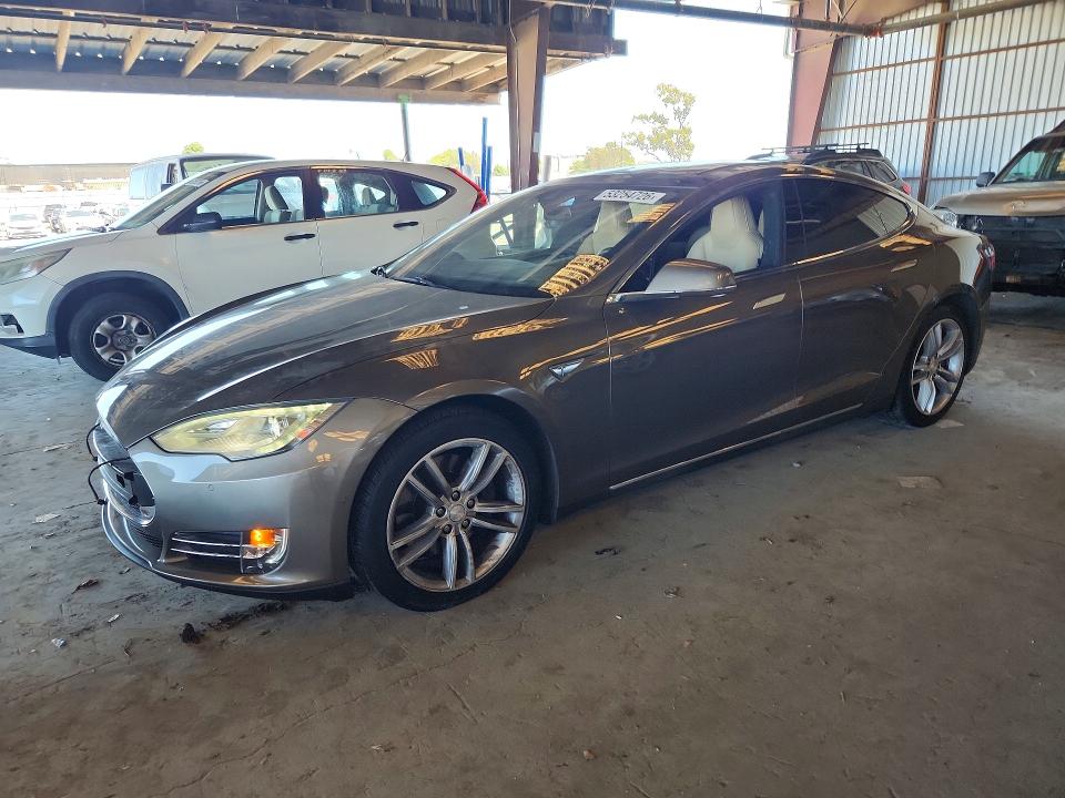 53254726 :رقم المزاد ، 5YJSA1E19FF106387 vin ، 2015 Tesla Model S مزاد بيع