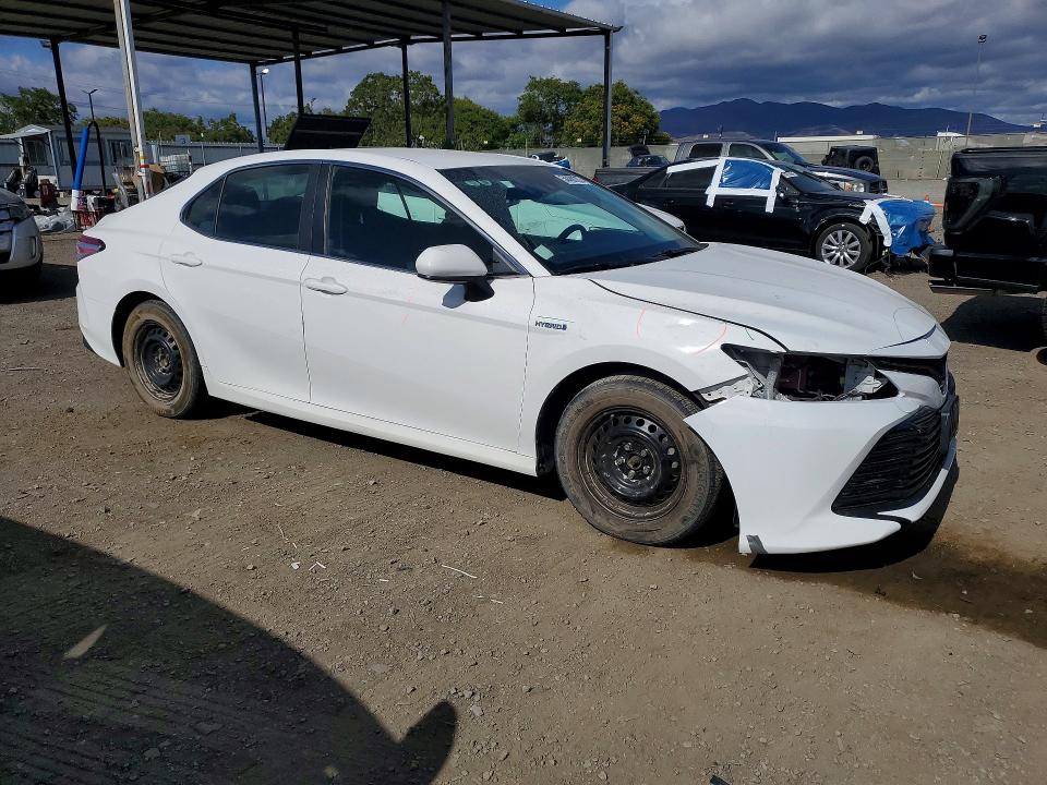 54480706 :رقم المزاد ، 4T1B31HK1JU501173 vin ، 2018 Toyota Camry مزاد بيع
