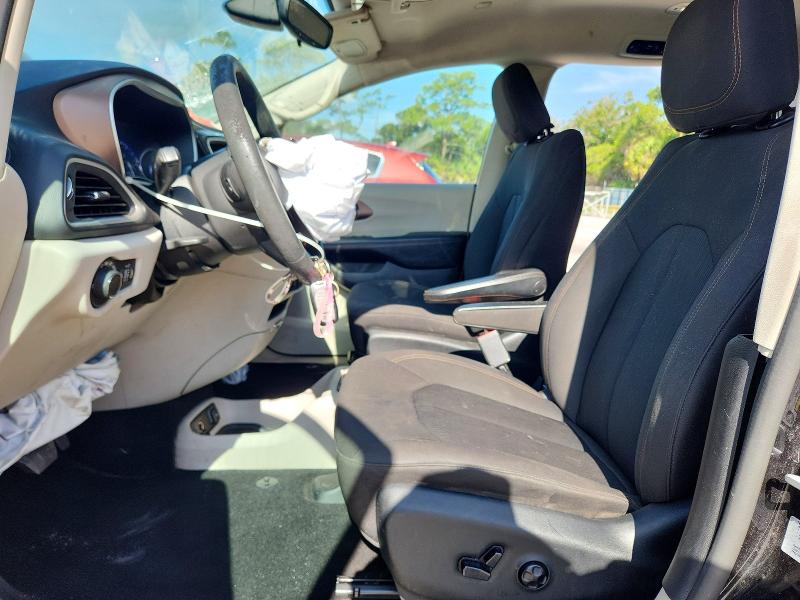 55510596 :رقم المزاد ، 2C4RC1DG5HR513175 vin ، 2017 Chrysler Pacifica مزاد بيع