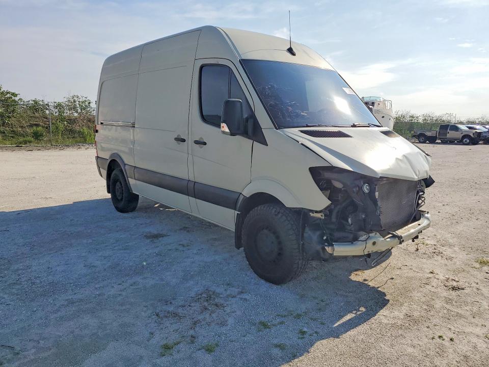52066566 :رقم المزاد ، WD3PE7CD0JP636458 vin ، 2018 Mercedes-benz Sprinter مزاد بيع