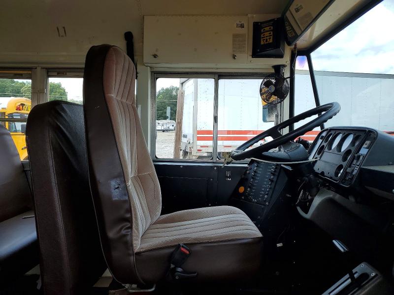 54542146 :رقم المزاد ، 4UZ6CJAA1WC914534 vin ، 1998 Freightliner Chassis مزاد بيع