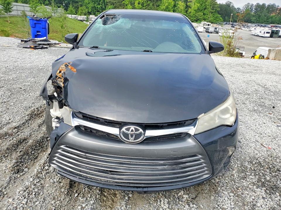 54878376 :رقم المزاد ، 4T1BF1FK7HU423633 vin ، 2017 Toyota Camry مزاد بيع