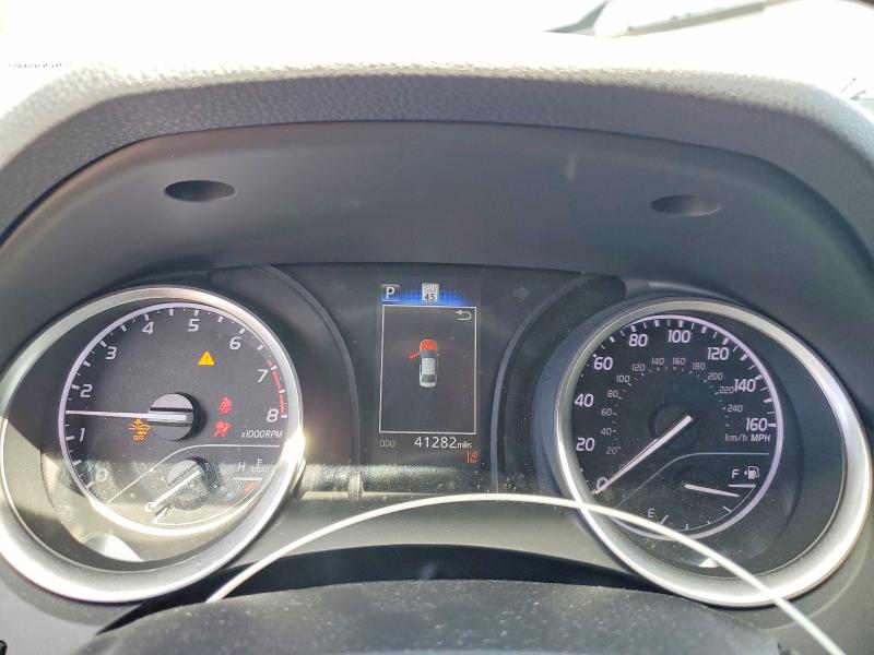 52733896 :رقم المزاد ، 4T1C11AK6MU490678 vin ، 2021 Toyota Camry مزاد بيع