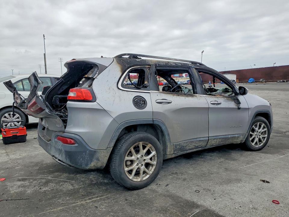 53826816 :رقم المزاد ، 1C4PJLCB5EW158378 vin ، 2014 Jeep Cherokee مزاد بيع