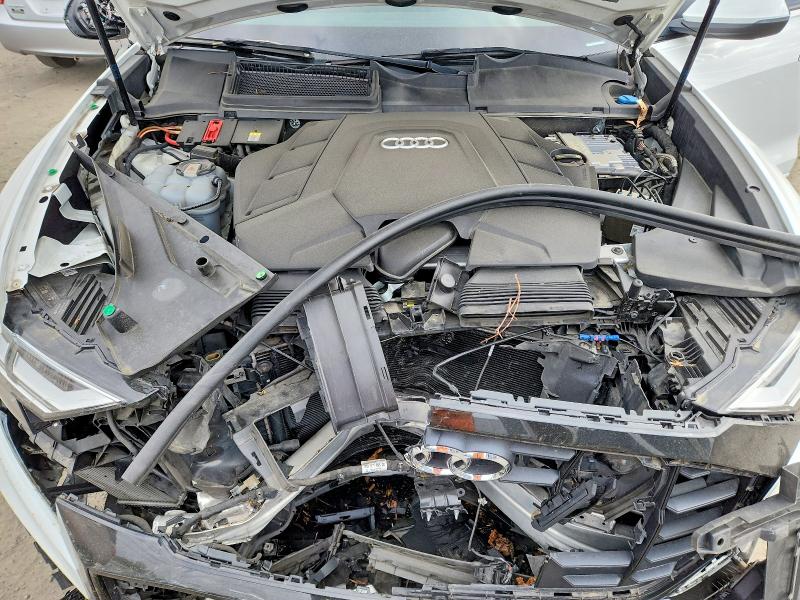Продажа на аукционе авто 2019 Audi Q8, vin: WA1EVAF14KD046885, номер лота: 52767606