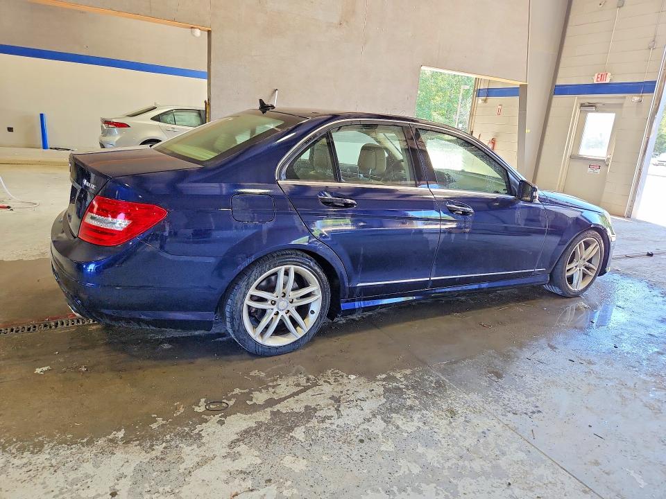 2012 Mercedes-benz C მანქანა იყიდება აუქციონზე, vin: WDDGF8BB1CR228301, აუქციონის ნომერი: 55370866