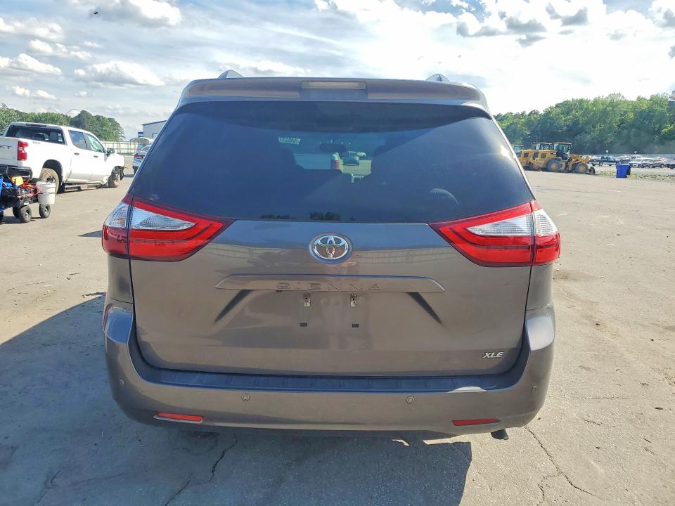 54522796 :رقم المزاد ، 5TDYK3DC1GS700233 vin ، 2016 Toyota Sienna مزاد بيع