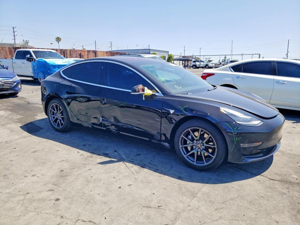 52902826 :رقم المزاد ، 5YJ3E1EA1KF305078 vin ، 2019 Tesla Model 3 مزاد بيع