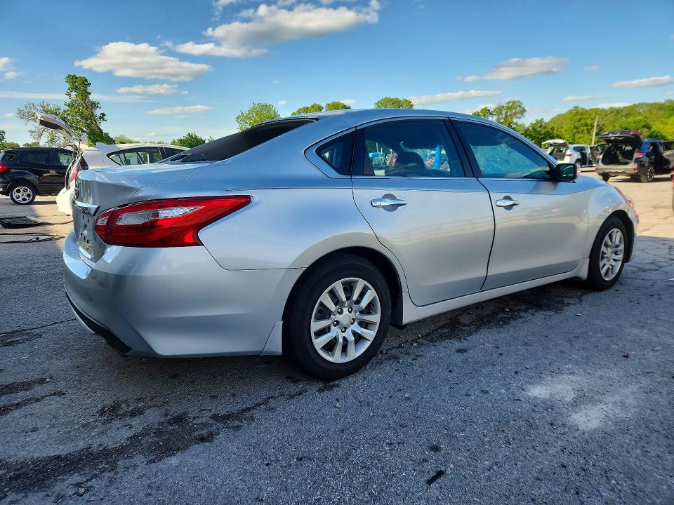 2017 Nissan Altima მანქანა იყიდება აუქციონზე, vin: 1N4AL3AP2HC282487, აუქციონის ნომერი: 52334616