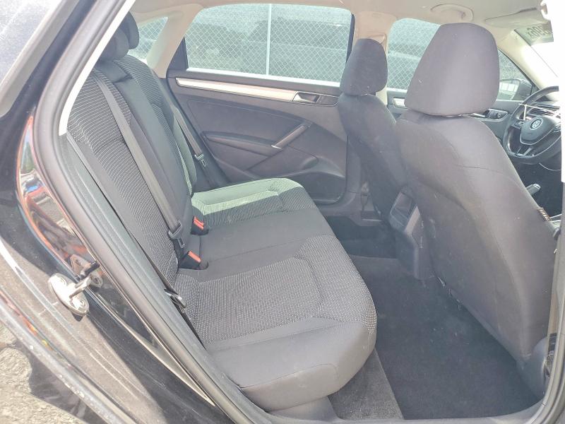 53023396 :رقم المزاد ، 1VWAT7A32HC027866 vin ، 2017 Volkswagen Passat مزاد بيع