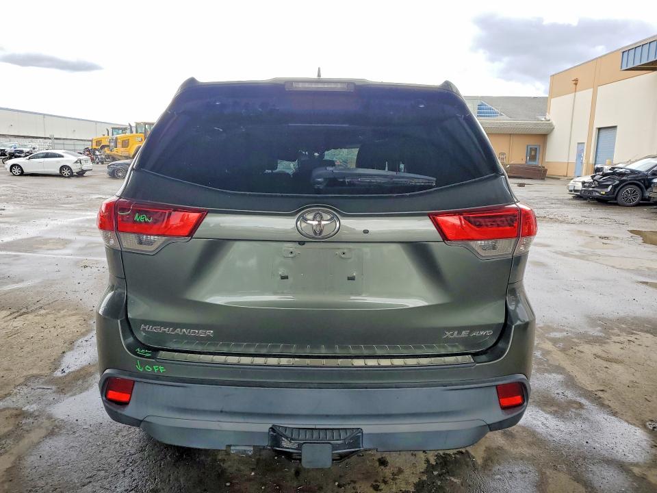 55408196 :رقم المزاد ، 5TDJZRFH8JS822765 vin ، 2018 Toyota Highlander مزاد بيع