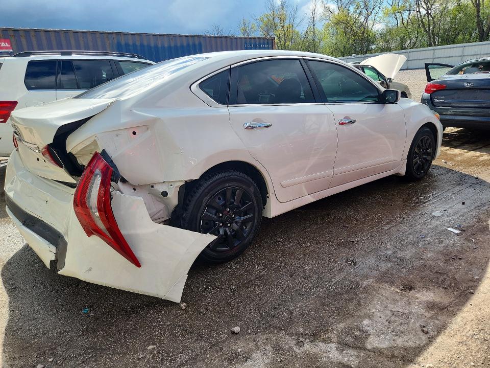 2018 Nissan Altima მანქანა იყიდება აუქციონზე, vin: 1N4AL3AP6JC201738, აუქციონის ნომერი: 52173536