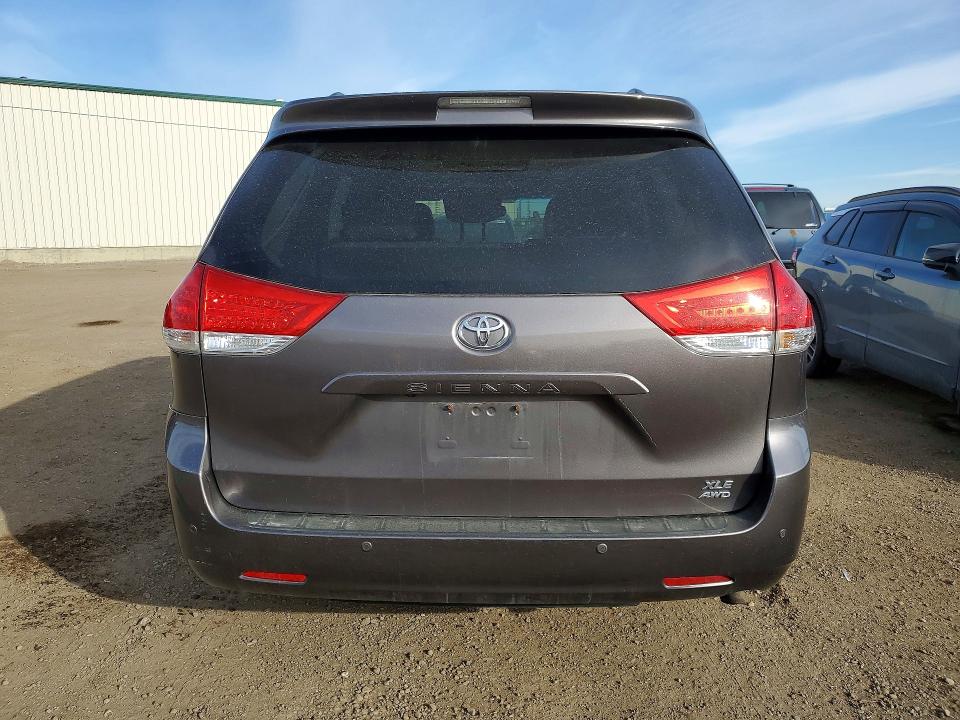 52357876 :رقم المزاد ، 5TDDK3DC9ES074152 vin ، 2014 Toyota Sienna مزاد بيع