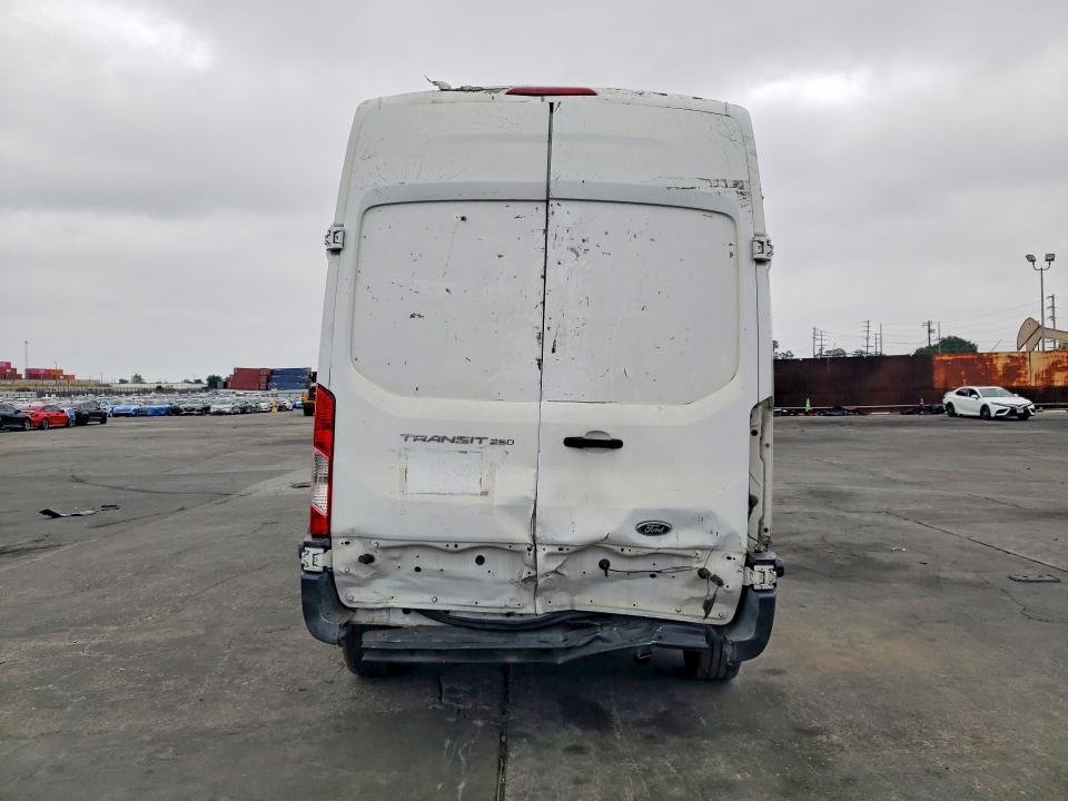 52903106 :رقم المزاد ، 1FTYR2XMXFKA99999 vin ، 2015 Ford Transit مزاد بيع
