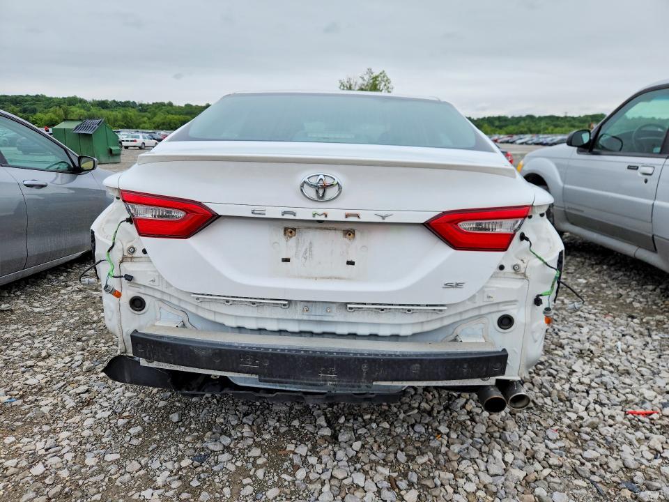 52180856 :رقم المزاد ، 4T1B11HK0JU159477 vin ، 2018 Toyota Camry مزاد بيع