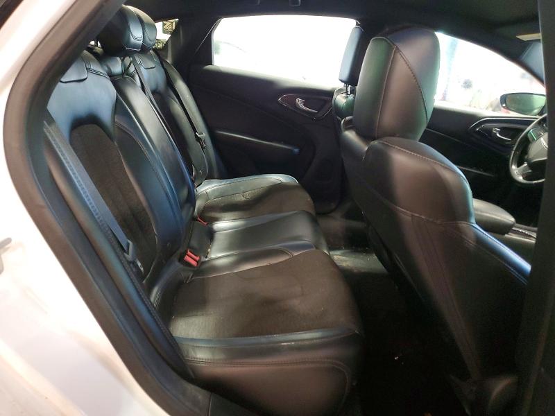 54945046 :رقم المزاد ، 1C3CCCDG6FN556861 vin ، 2015 Chrysler 200 مزاد بيع