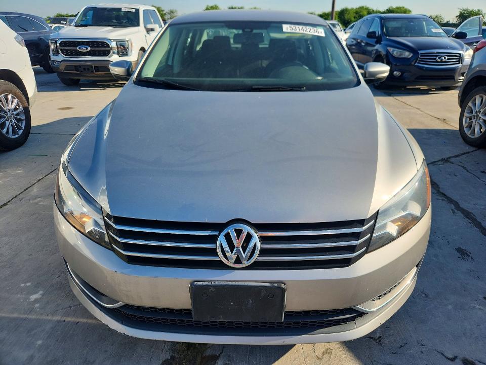 53142236 :رقم المزاد ، 1VWAT7A36EC035058 vin ، 2014 Volkswagen Passat مزاد بيع