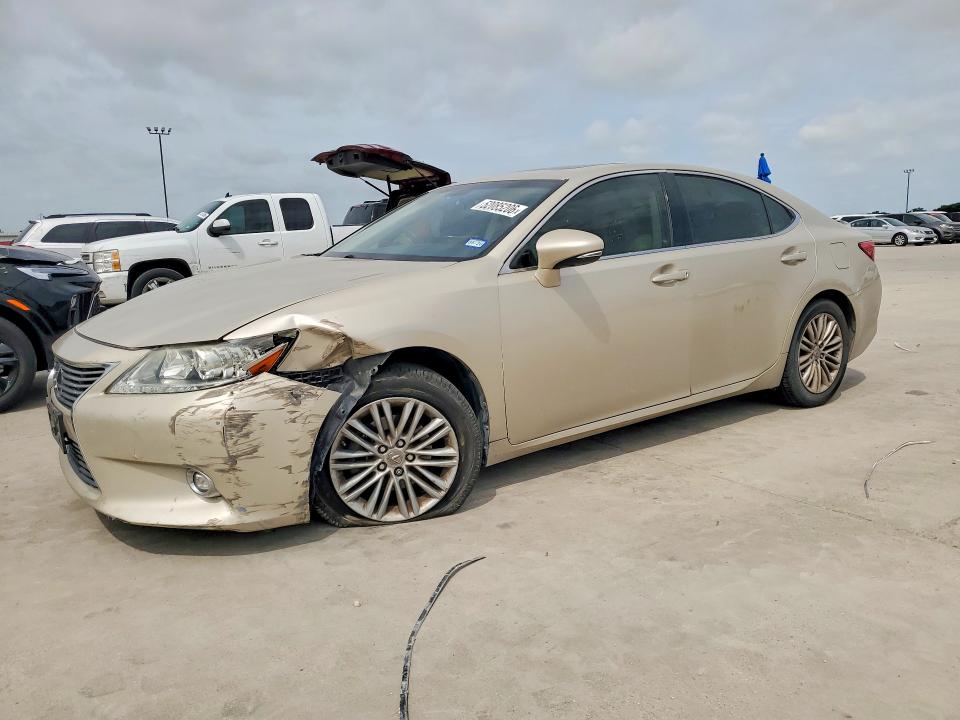 52085206 :رقم المزاد ، JTHBK1GG0E2138384 vin ، 2014 Lexus Es مزاد بيع
