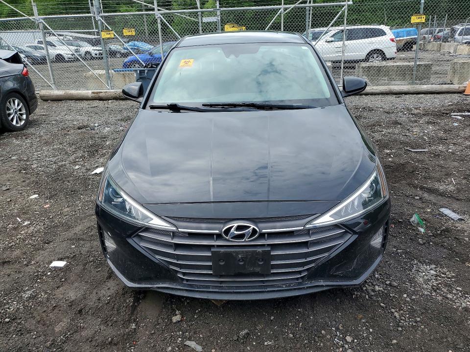 52524756 :رقم المزاد ، 5NPD84LF4KH443954 vin ، 2019 Hyundai Elantra مزاد بيع