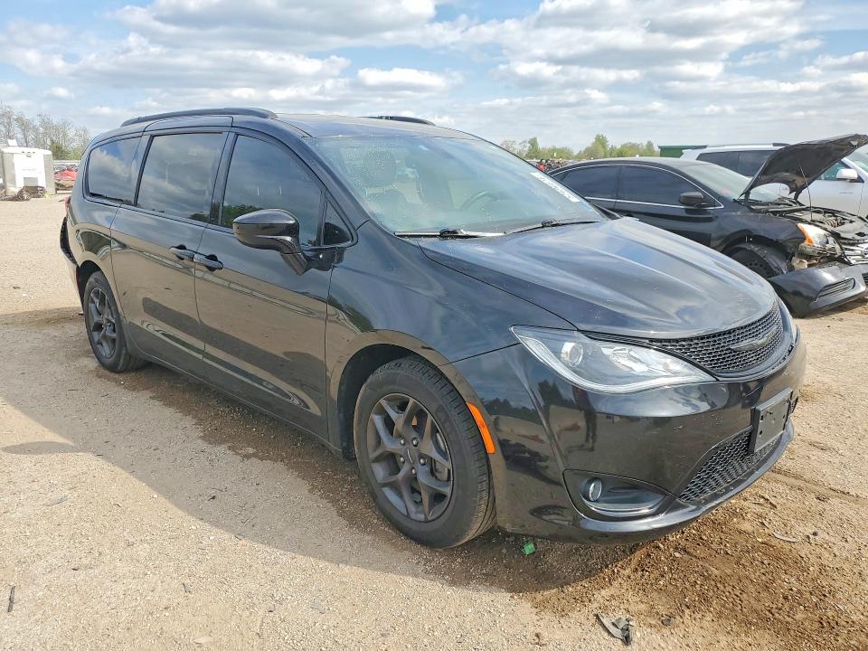 52696616 :رقم المزاد ، 2C4RC1EG7JR168218 vin ، 2018 Chrysler Pacifica مزاد بيع