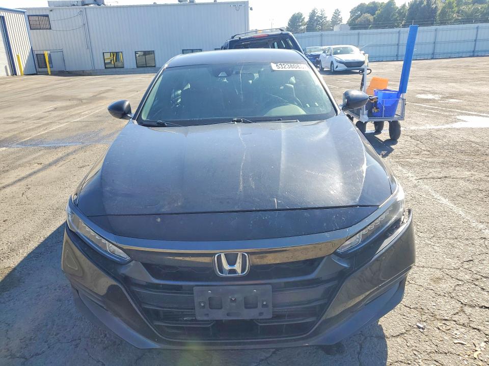 Продажа на аукционе авто 2018 Honda Accord, vin: 1HGCV1F31JA051624, номер лота: 53238086