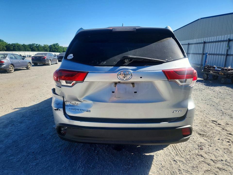 Продажа на аукционе авто 2018 Toyota Highlander, vin: 5TDKZRFH3JS544510, номер лота: 53692766
