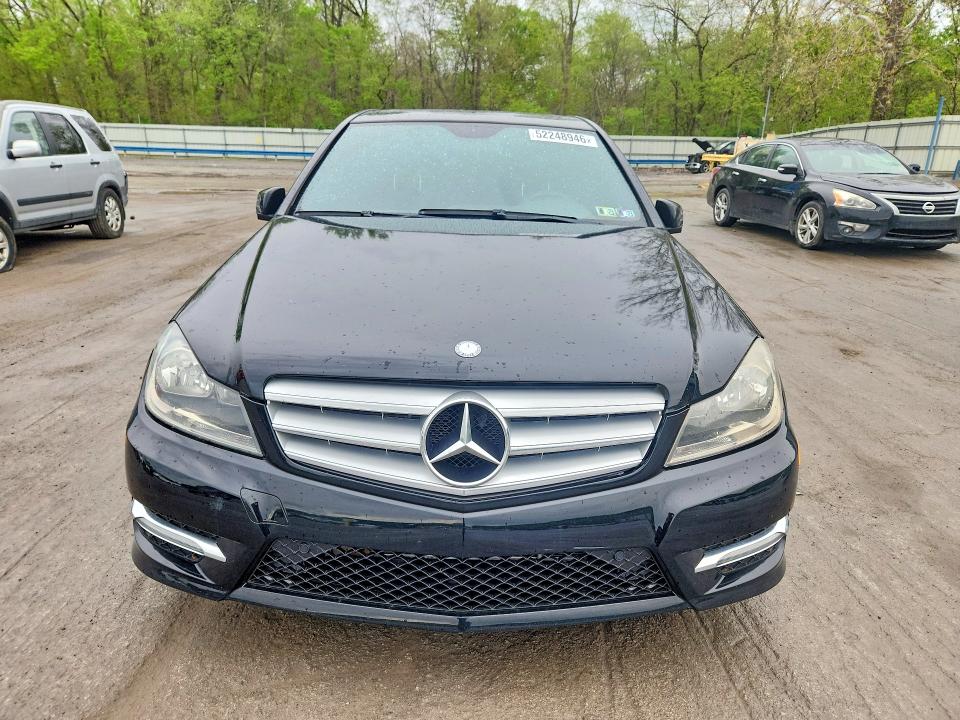 52248946 :رقم المزاد ، WDDGF8BB8CR195698 vin ، 2012 Mercedes-benz C مزاد بيع