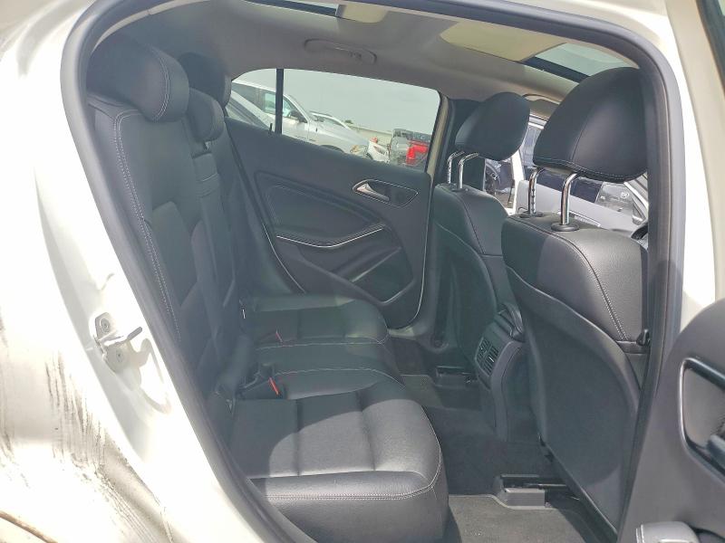 52233866 :رقم المزاد ، WDCTG4GB2FJ100881 vin ، 2015 Mercedes Benz Gla مزاد بيع