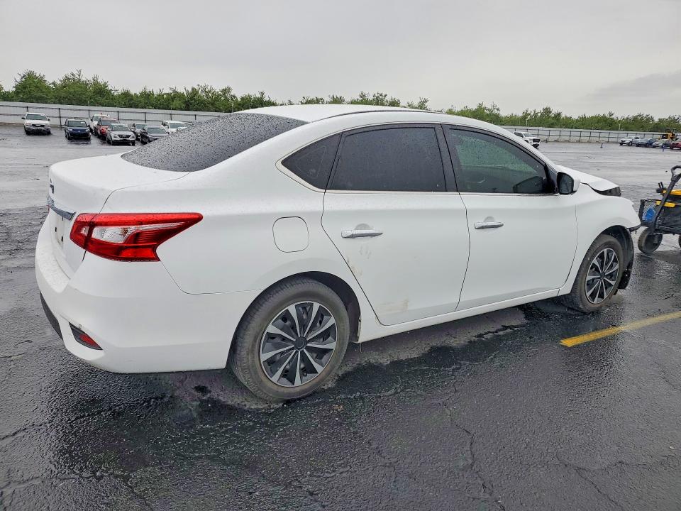 55117026 :رقم المزاد ، 3N1AB7AP4JY228936 vin ، 2018 Nissan Sentra مزاد بيع
