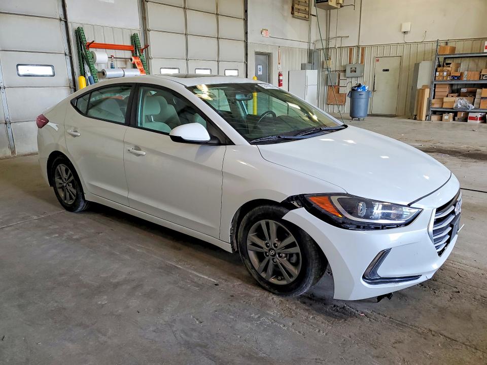 52410206 :رقم المزاد ، 5NPD84LF7HH182358 vin ، 2017 Hyundai Elantra مزاد بيع