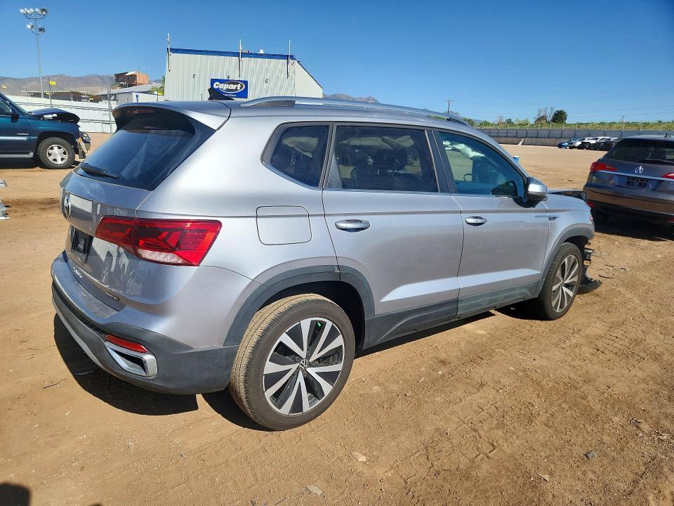 Продажа на аукционе авто 2022 Volkswagen Taos, vin: 3VVLX7B21NM025768, номер лота: 53743126