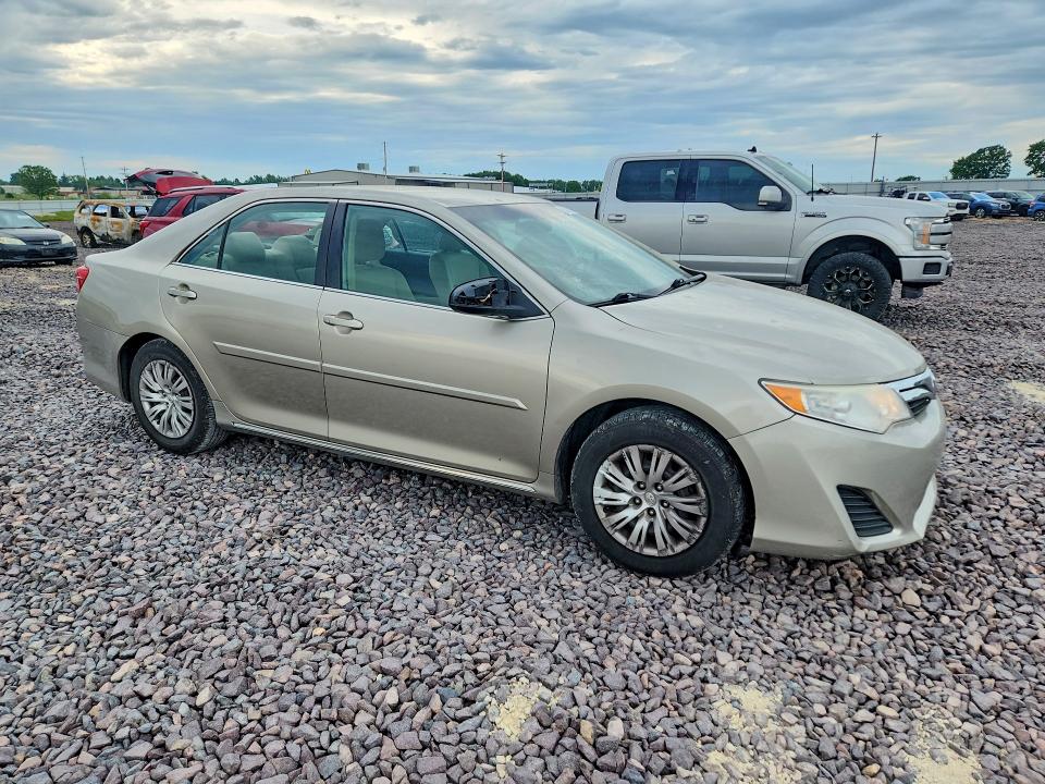 53574806 :رقم المزاد ، 4T4BF1FK2ER383642 vin ، 2014 Toyota Camry مزاد بيع