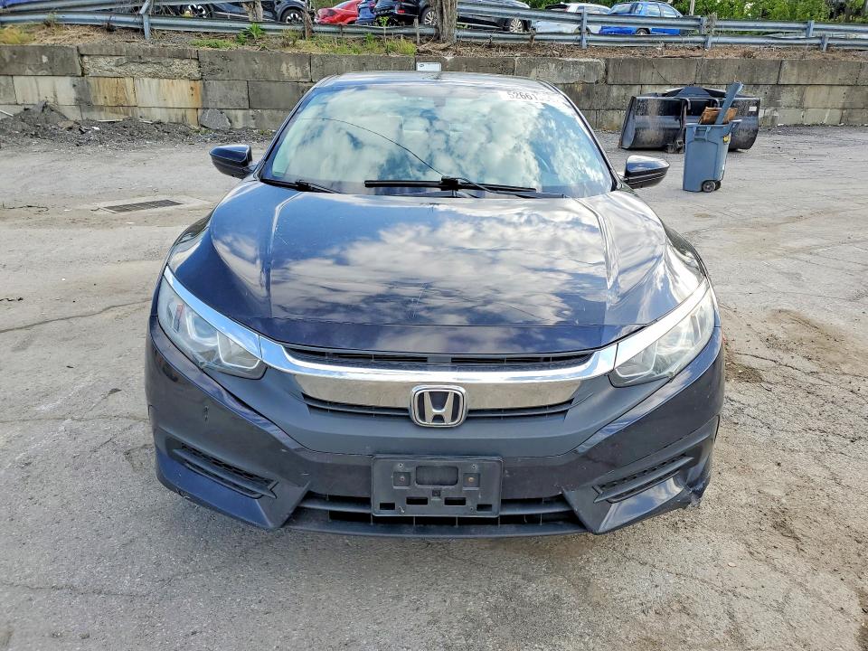 52661366 :رقم المزاد ، 2HGFC2F52JH552503 vin ، 2018 Honda Civic مزاد بيع