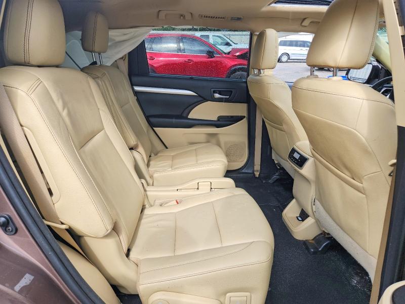 Продаж на аукціоні авто 2018 Toyota Highlander, vin: 5TDKZRFH7JS289019, номер лоту: 54848066