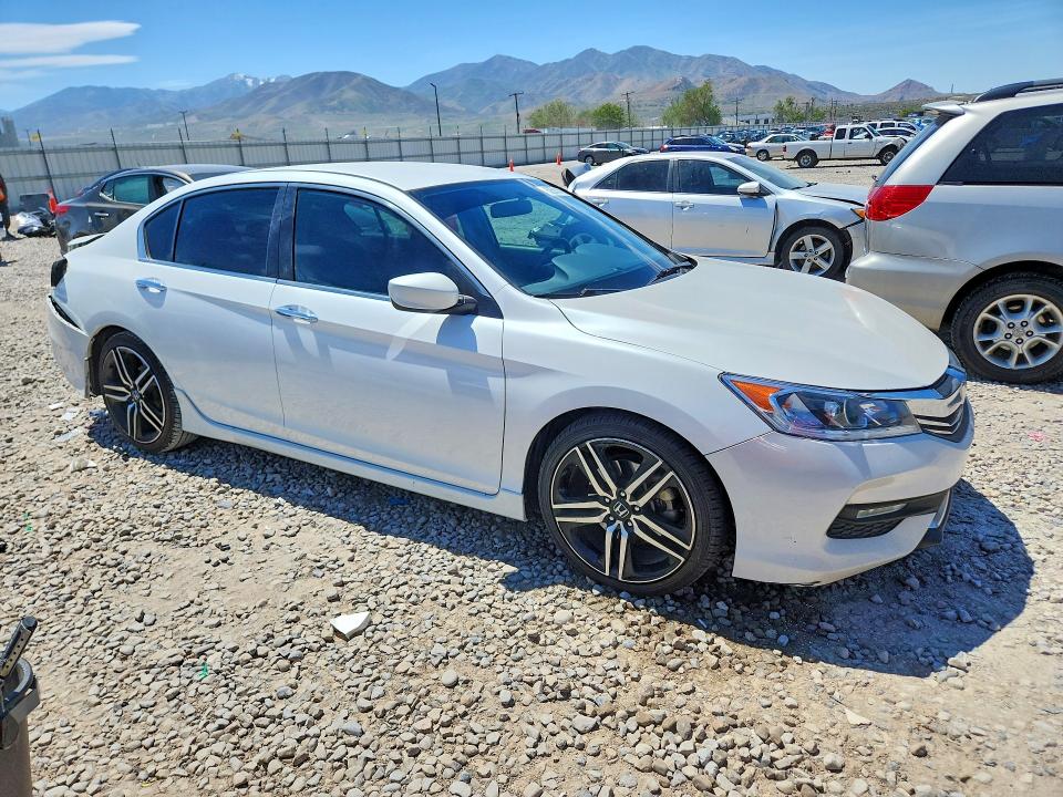 52561416 :رقم المزاد ، 1HGCR2F17HA150726 vin ، 2017 Honda Accord مزاد بيع