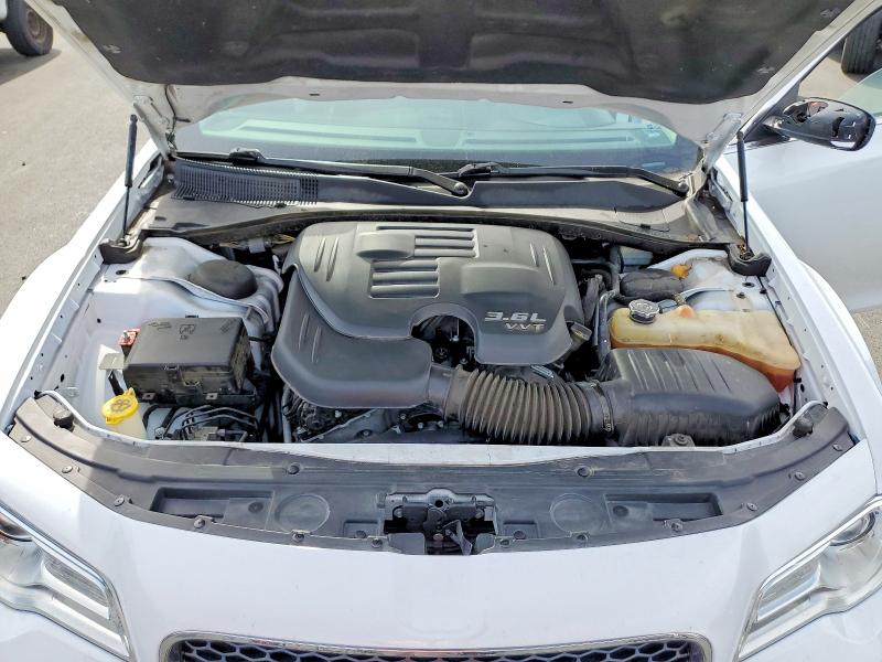 52194246 :رقم المزاد ، 2C3CCAAG2FH779741 vin ، 2015 Chrysler 300 مزاد بيع