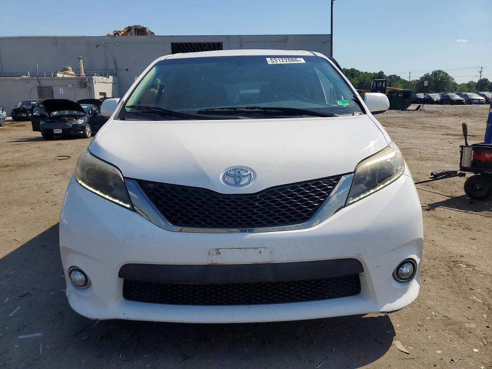 53122086 :رقم المزاد ، 5TDXZ3DC4HS818592 vin ، 2017 Toyota Sienna مزاد بيع