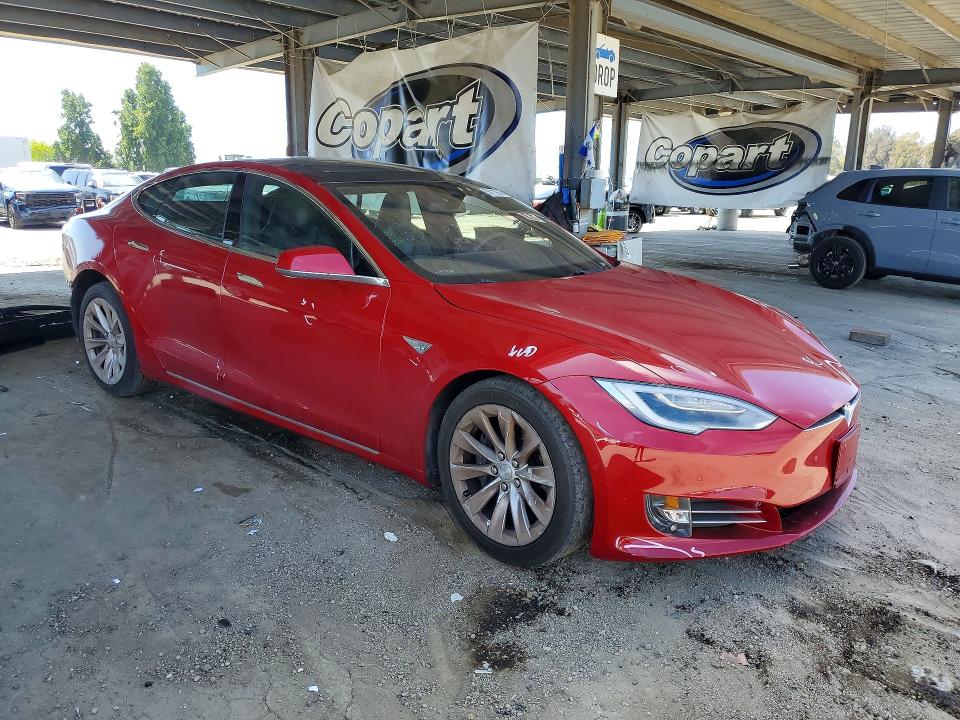 53119636 :رقم المزاد ، 5YJSA1E15GF160044 vin ، 2016 Tesla Model S مزاد بيع