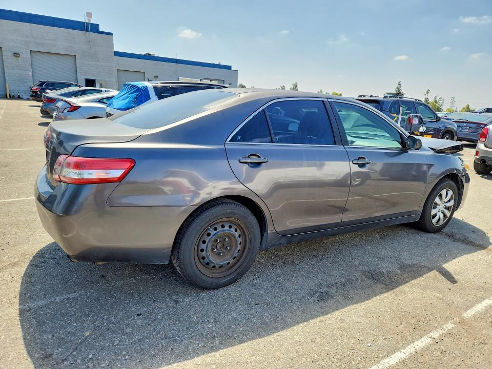 53663636 :رقم المزاد ، 4T4BF3EK6BR218220 vin ، 2011 Toyota Camry مزاد بيع
