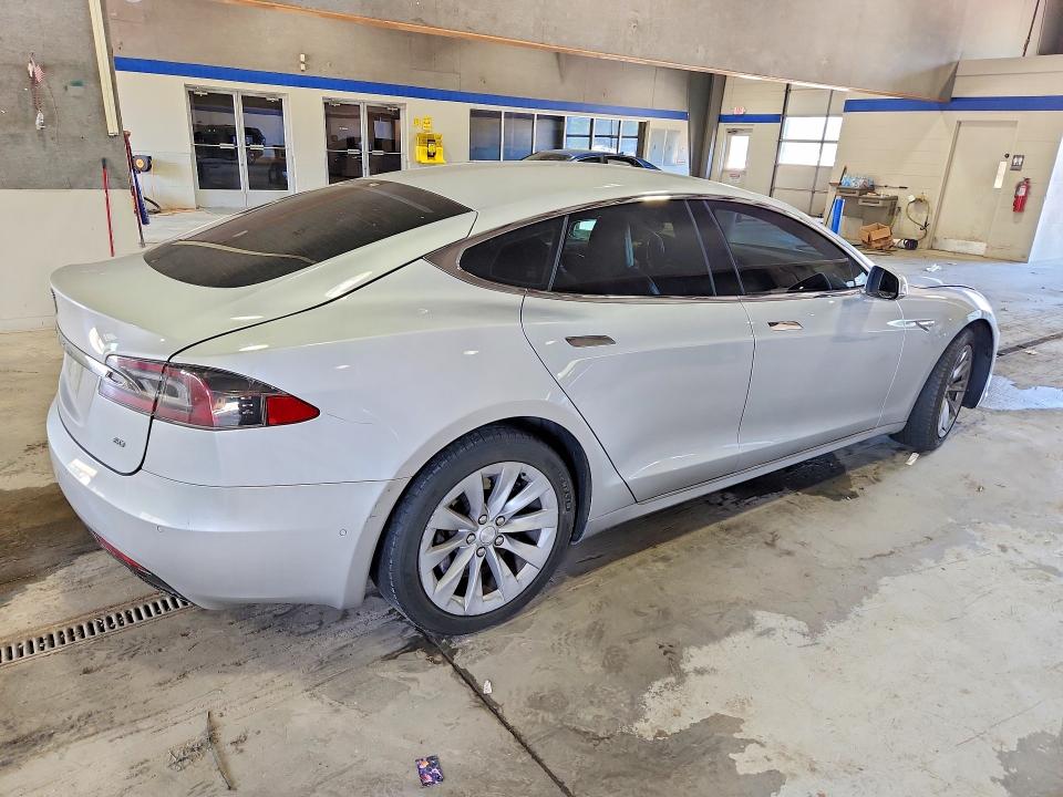 51823856 :رقم المزاد ، 5YJSA1E13GF158504 vin ، 2016 Tesla Model S مزاد بيع