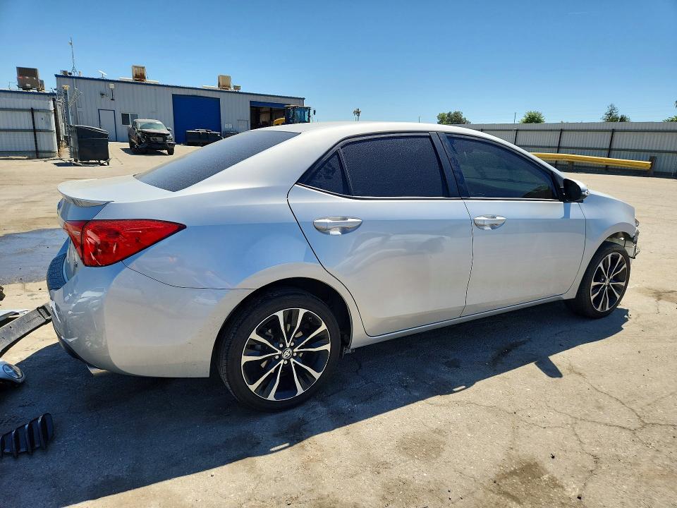 53100266 :رقم المزاد ، 2T1BURHE0JC105940 vin ، 2018 Toyota Corolla مزاد بيع