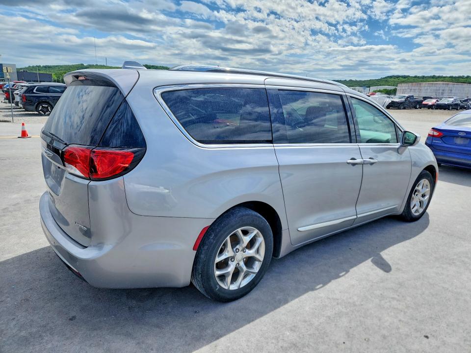 52843646 :رقم المزاد ، 2C4RC1GG9JR233115 vin ، 2018 Chrysler Pacifica مزاد بيع