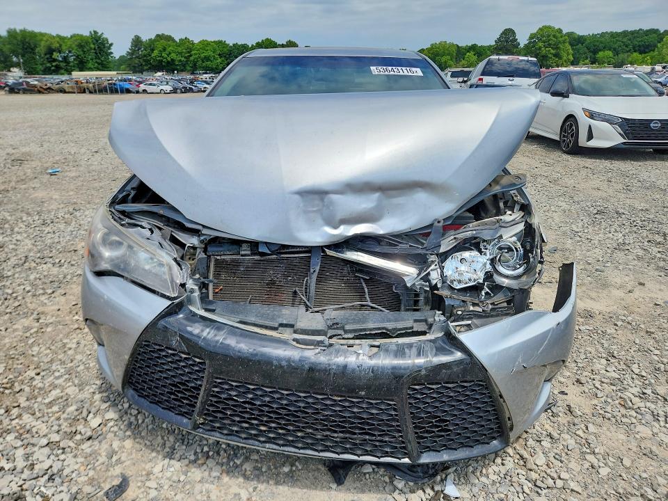 53643116 :رقم المزاد ، 4T1BF1FK8HU400801 vin ، 2017 Toyota Camry مزاد بيع