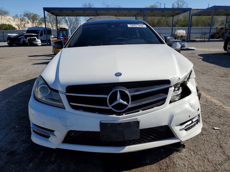 2015 Mercedes-benz C მანქანა იყიდება აუქციონზე, vin: WDDGJ4HB7FG389458, აუქციონის ნომერი: 52851456