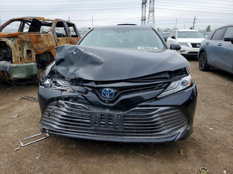 52369436 :رقم المزاد ، 4T1B21HK8JU001546 vin ، 2018 Toyota Camry Hybrid مزاد بيع