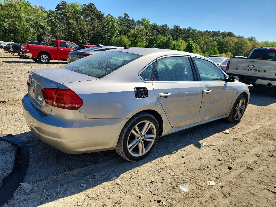 51490226 :رقم المزاد ، 1VWBS7A32EC046582 vin ، 2014 Volkswagen Passat مزاد بيع